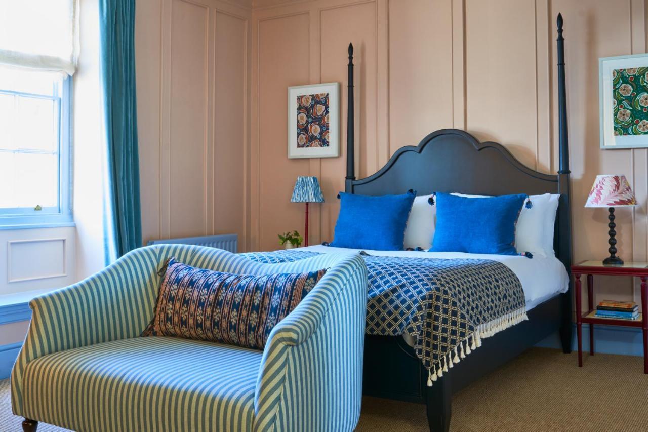 Отель The Mitre, Hampton Court Кингстон на Темзе Экстерьер фото
