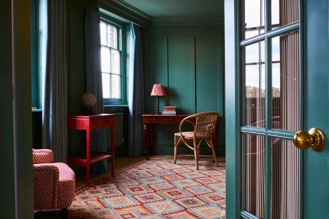 Отель The Mitre, Hampton Court Кингстон на Темзе Экстерьер фото The study