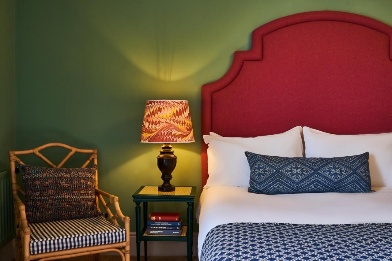 Отель The Mitre, Hampton Court Кингстон на Темзе Экстерьер фото