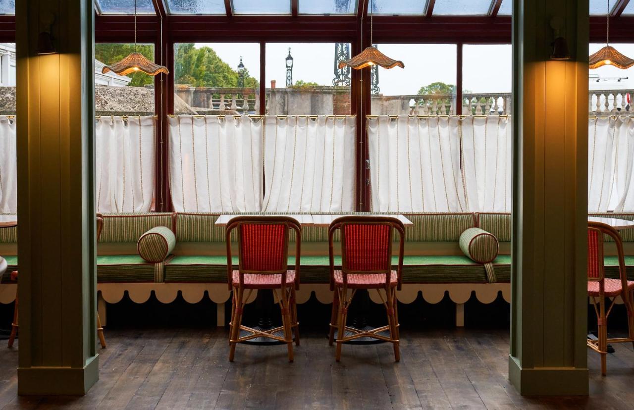 Отель The Mitre, Hampton Court Кингстон на Темзе Экстерьер фото Interior of the restaurant