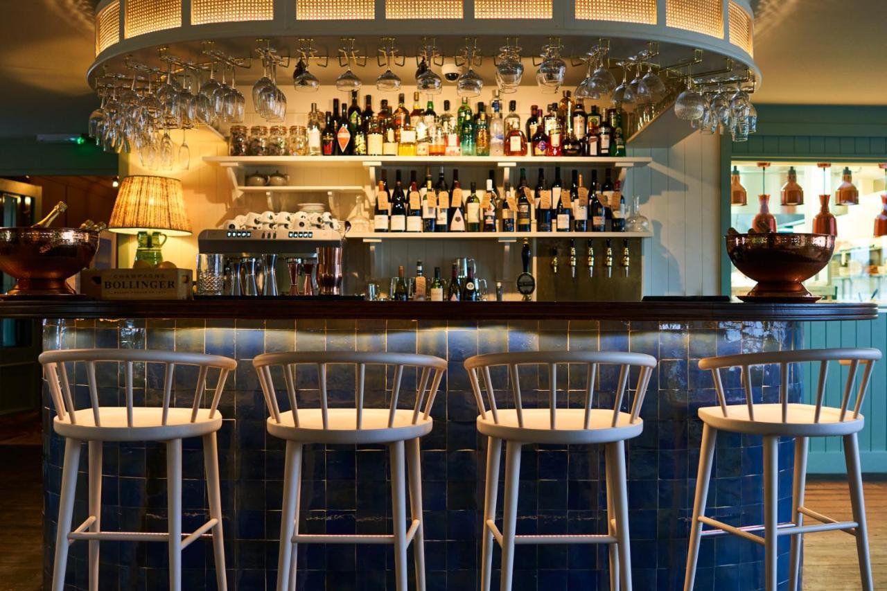 Отель The Mitre, Hampton Court Кингстон на Темзе Экстерьер фото The bar at the River Café