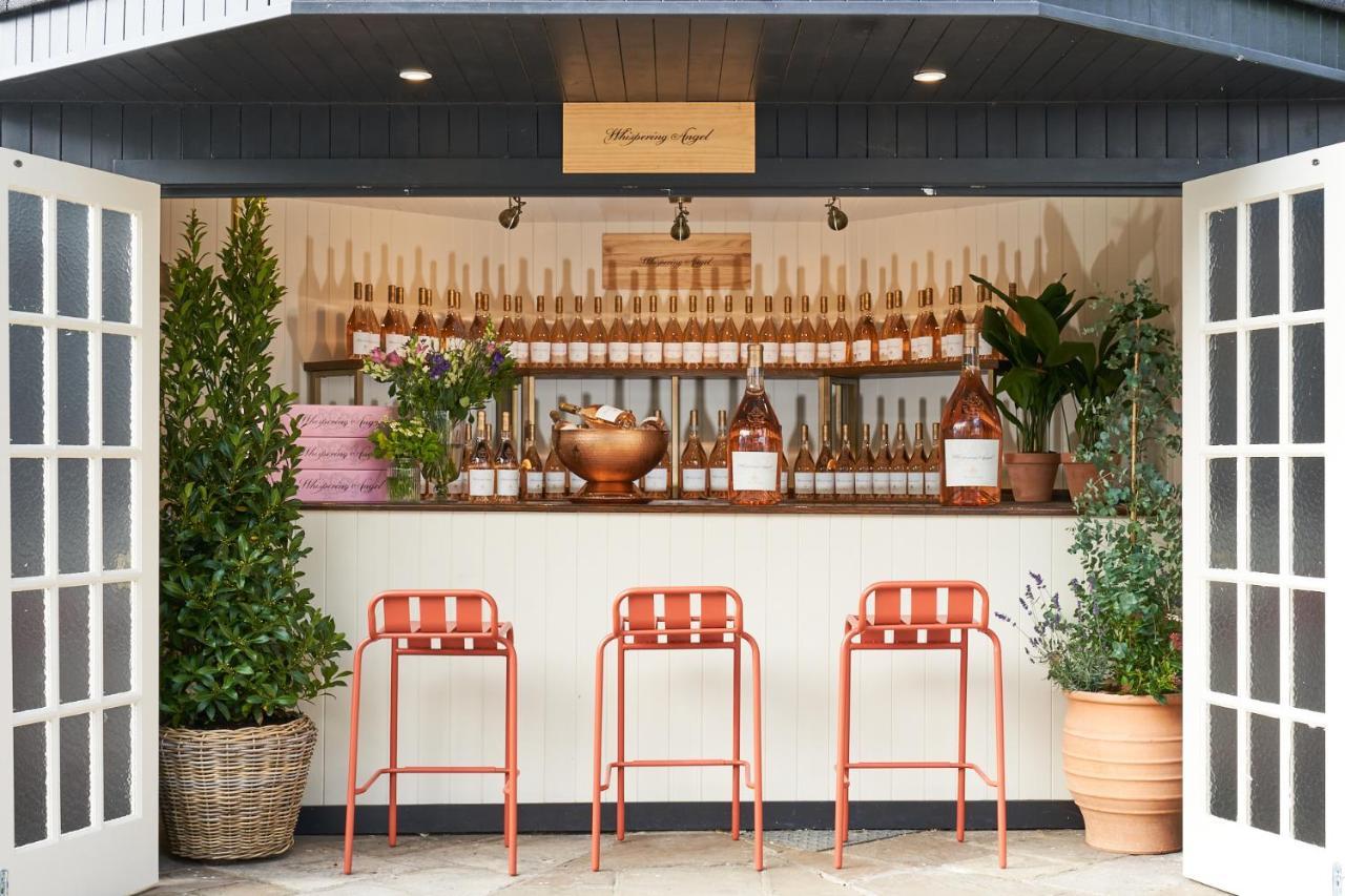Отель The Mitre, Hampton Court Кингстон на Темзе Экстерьер фото The bar at the 2019 edition of the 100 Campuses for Change conference