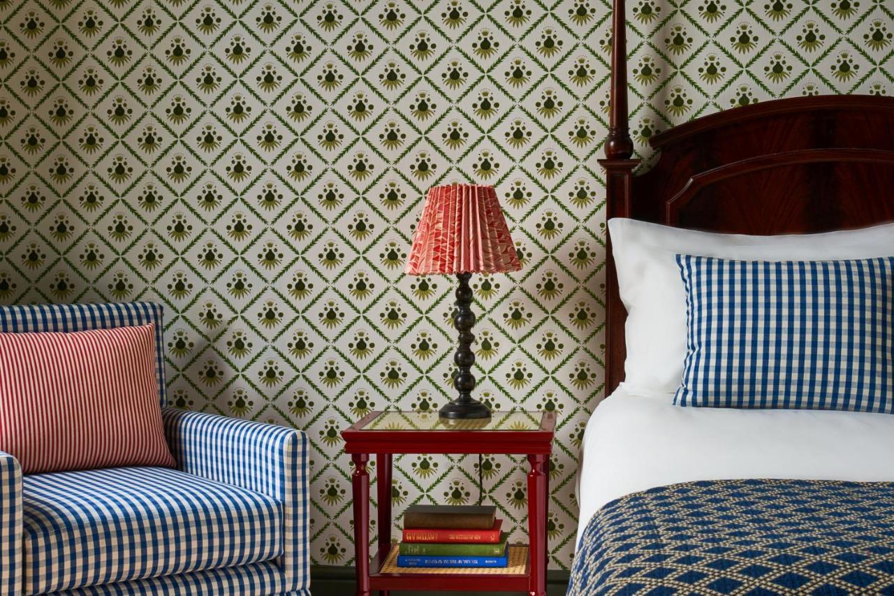 Отель The Mitre, Hampton Court Кингстон на Темзе Экстерьер фото
