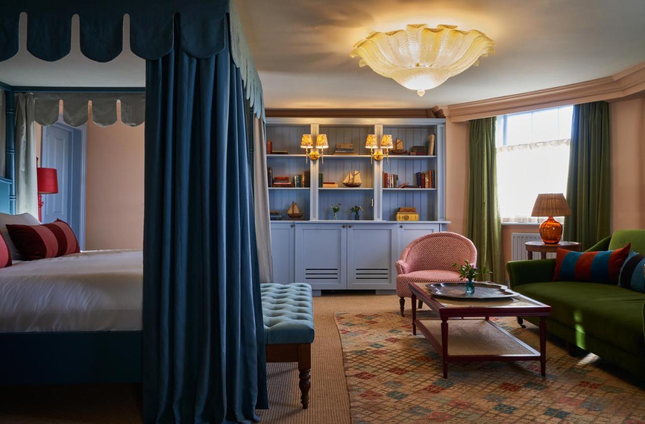 Отель The Mitre, Hampton Court Кингстон на Темзе Экстерьер фото