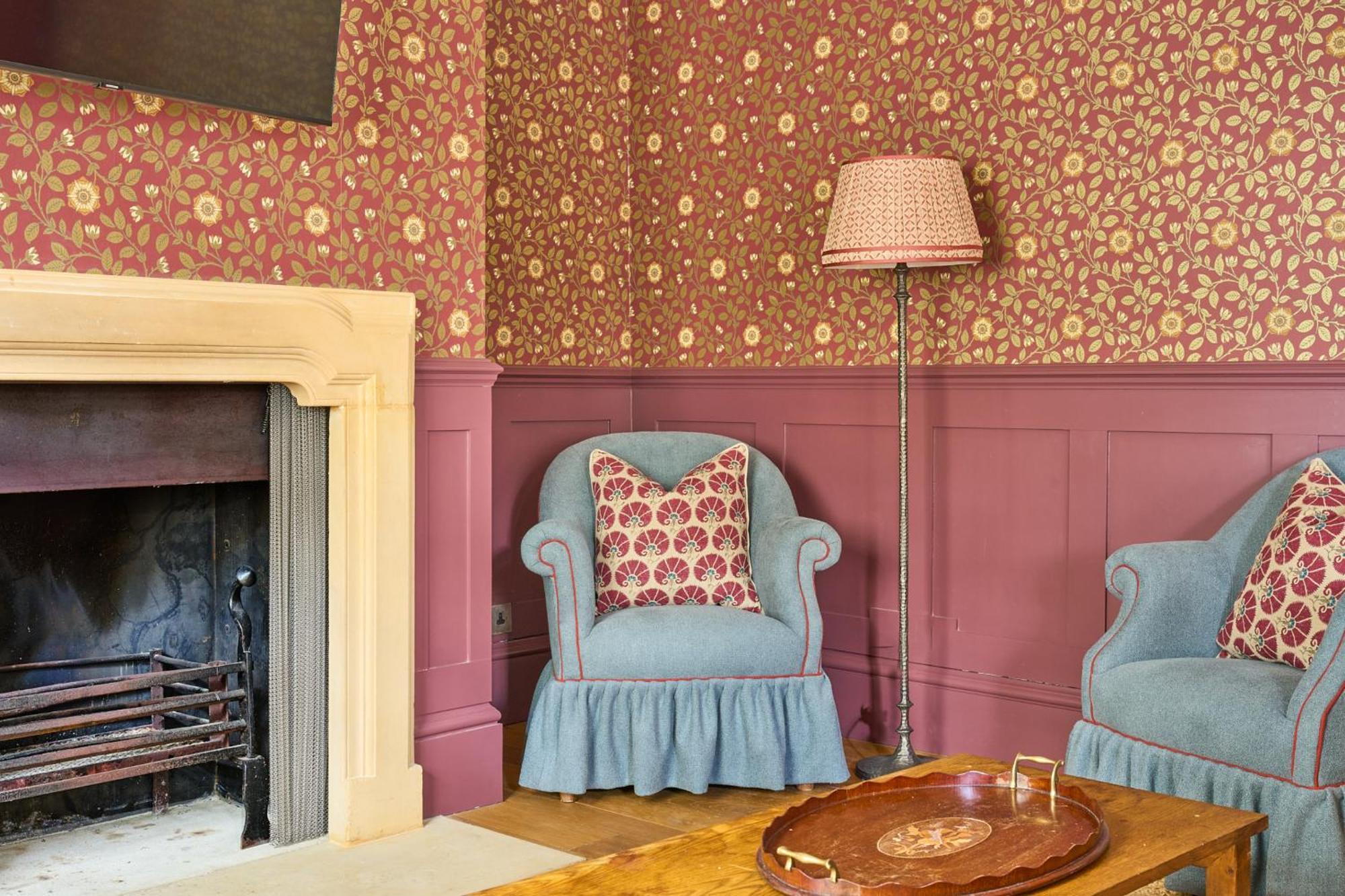 Отель The Mitre, Hampton Court Кингстон на Темзе Экстерьер фото Interior of the house