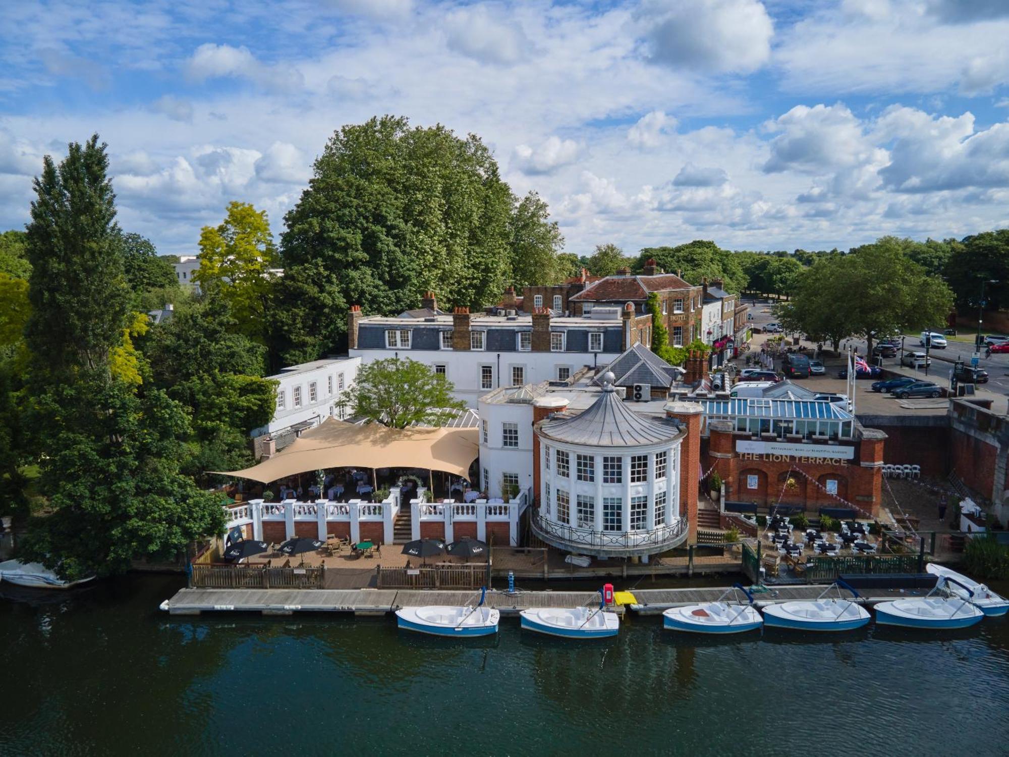 Отель The Mitre, Hampton Court Кингстон на Темзе Экстерьер фото The River Wey at Farnham
