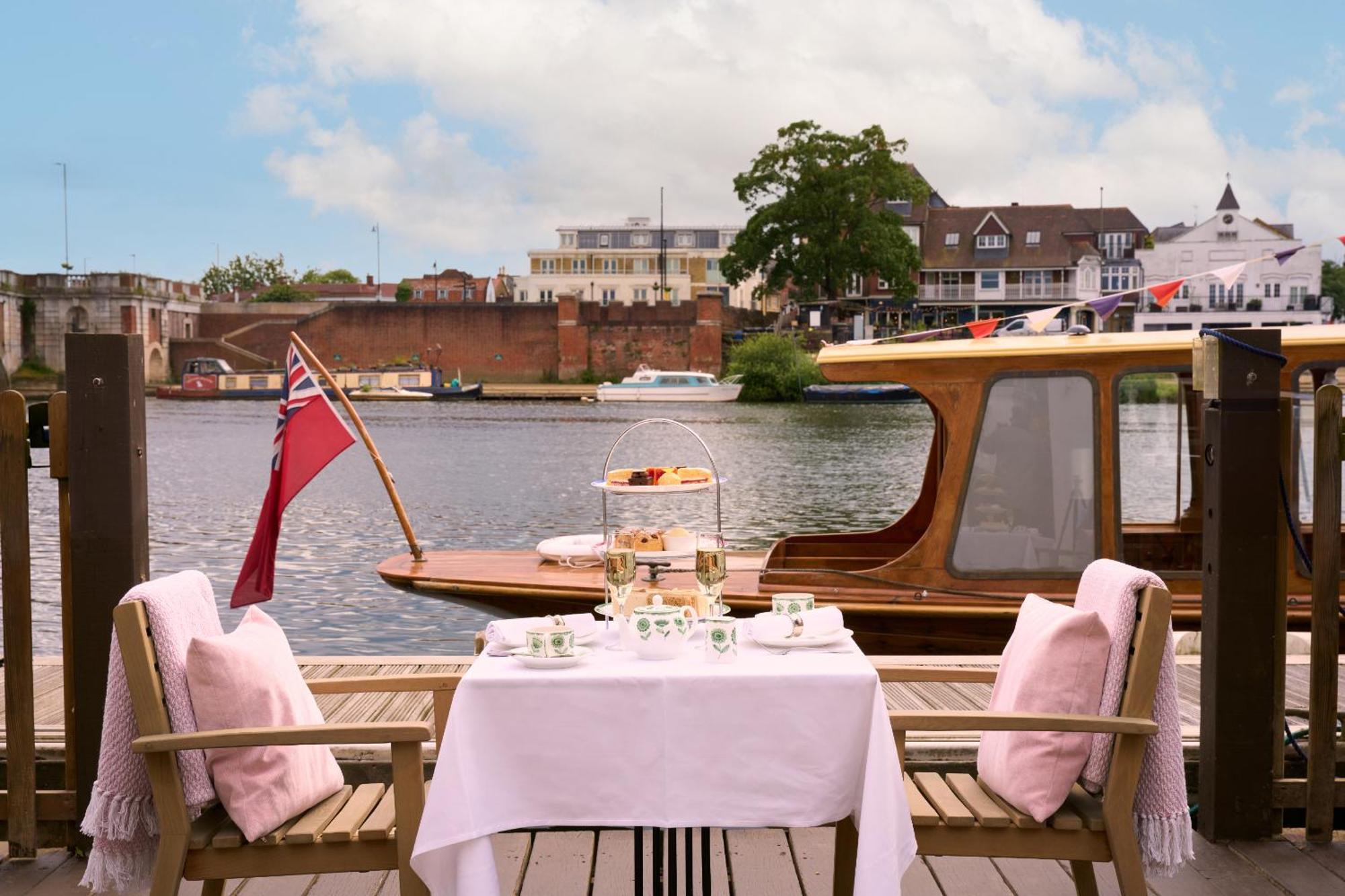 Отель The Mitre, Hampton Court Кингстон на Темзе Экстерьер фото The River Restaurant