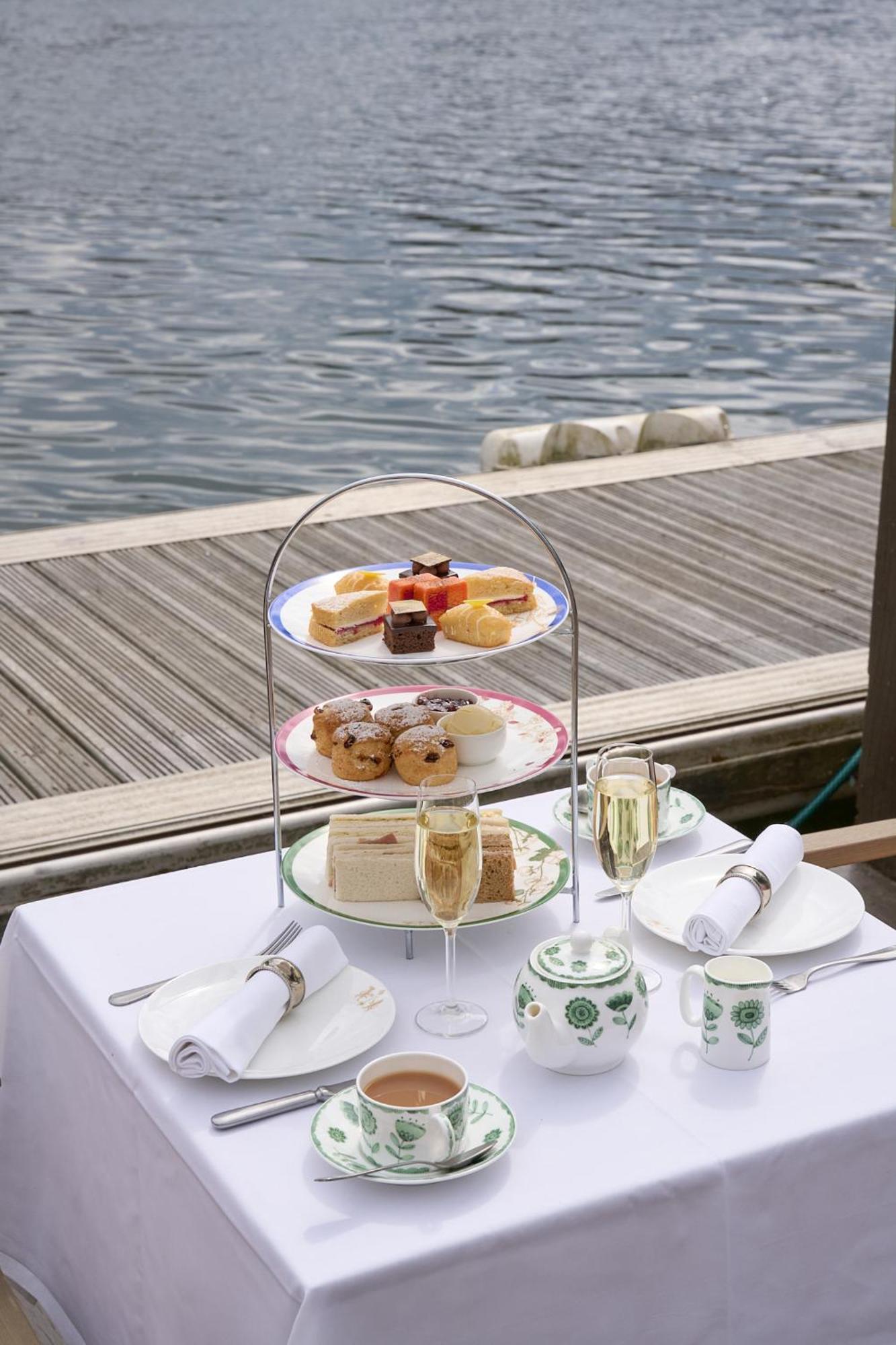 Отель The Mitre, Hampton Court Кингстон на Темзе Экстерьер фото Afternoon tea at the InterContinental Sydney