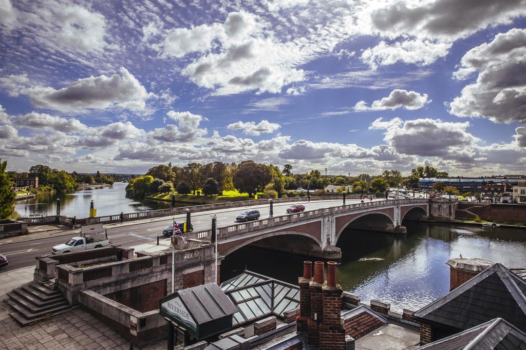 Отель The Mitre, Hampton Court Кингстон на Темзе Экстерьер фото The River Thames at Marlow