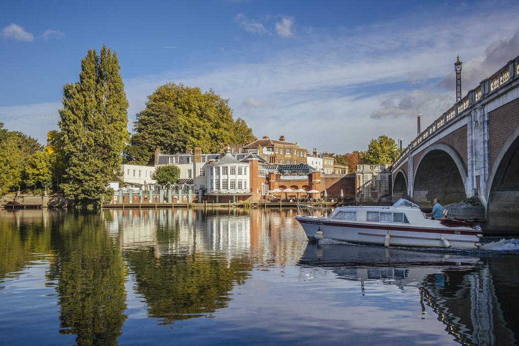 Отель The Mitre, Hampton Court Кингстон на Темзе Экстерьер фото The River Wey at Farnham