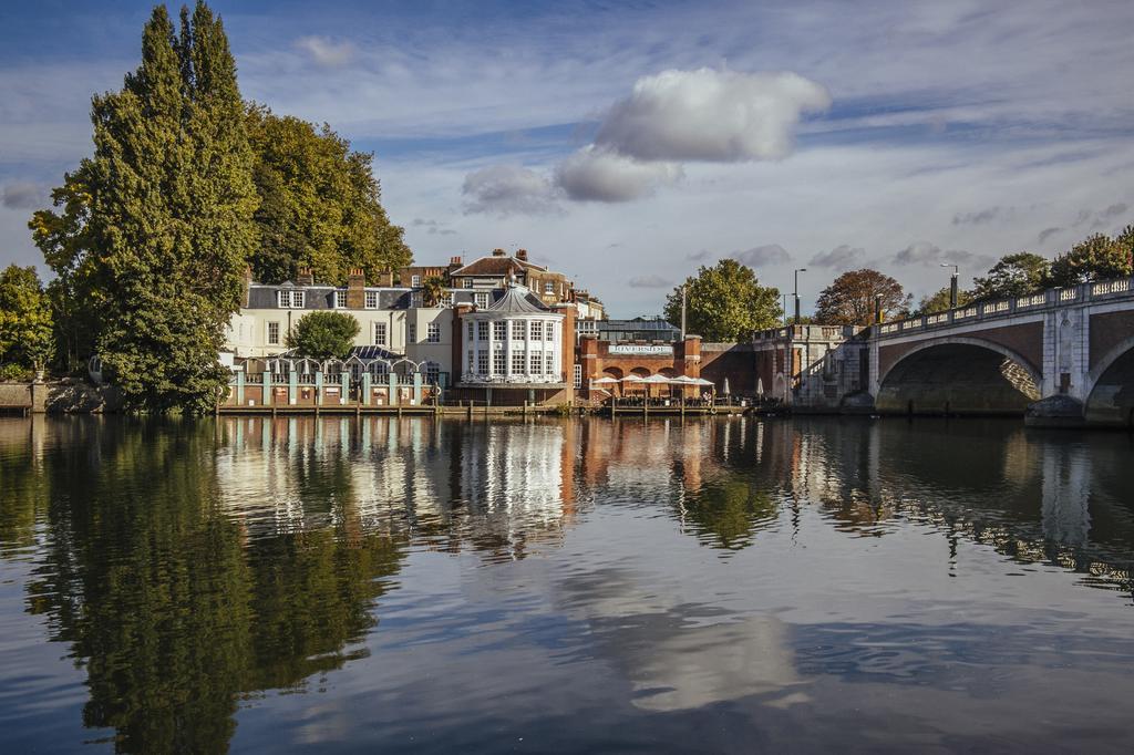 Отель The Mitre, Hampton Court Кингстон на Темзе Экстерьер фото The River Wey at Farnham